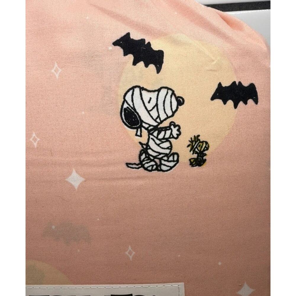 Peanuts Halloween Snoopy Woodstock Mummy Bats Moon Stars PINK Queen Sheet Set - Picture 2 of 5